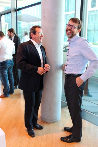 (l.) Mirko Bolletta (A10 Networks) in ein Gespräch vertieft mit Guido Graf (Xantaro). (A10 Networks)