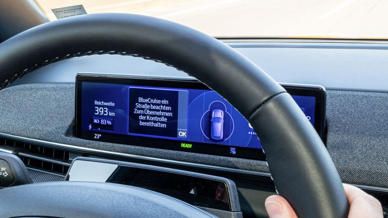 Bis maximal 130 km/h können sich die Hände vom Lenkrad verabschieden. (Bild: Autoren-Union Mobilität/Ford)