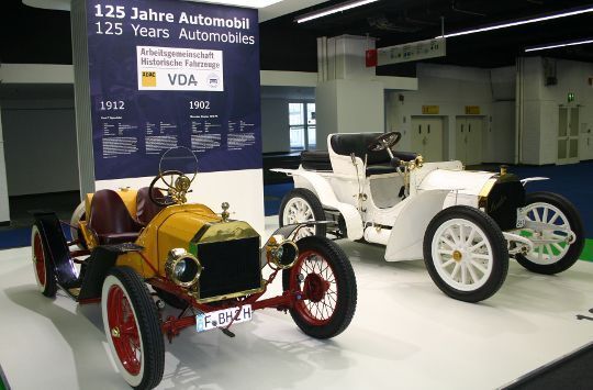Auch an der Oldtimer-Ausstellung „125 Jahre Automobil“ hat sich das Kfz-Gewerbe beteiligt. (Büttner)