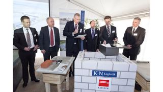 Grundsteinlegung in Erfurt (v.l.): Dipl.-Ing Ulrich Wippermann (Leiter des Kompetenz-Centers Köster-Logistics der Köster GmbH), Matthias Machnig (Wirtschaftsminister Thüringen), Oliver Voerster (geschäftsführender Gesellschafter von KNV und KNO VA), Uwe Ratajczak (Geschäftsführer von KNV und KNO VA), Frank Thurmann (geschäftsführender Gesellschafter von KNV und KNO VA) sowie Andreas Bausewein (OB Erfurt). (Bild: Köster)