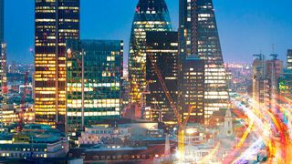 Mit der richtigen Digitalisierungsstrategie und den damit verbundenen IT-Modernisierungsmaßnahmen zu mehr Agilität im Unternehmen. (© IRStone - stock.adobe.com)