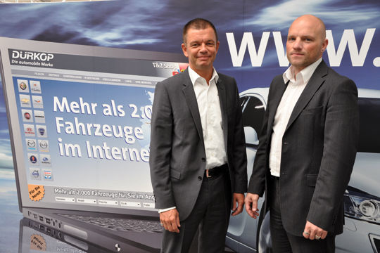 Für Dürkop-Geschäftsführer Stefan Quary und Thomas Ahlgrim, Geschäftsführer Carcom, hat das Onlinegeschäft seit Jahren hohe Priorität. (Fotos: Richter)