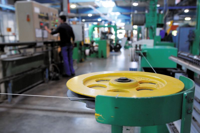 Impressionen aus der Fertigung bei Robotikspezialist Lapp Muller in Frankreich, wo die Sonderleitungen entwickelt und produziert werden. (Bild: Guenter E.Bergmann/Lapp)