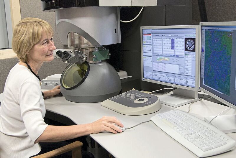 Prof. Ute Kaiser, Leiterin der Materialwissenschaftlichen Elektronenmikroskopie (Eberhardt/Uni Ulm)
