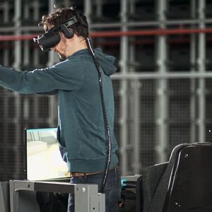 Nicht nur das Fahren, sondern auch andere Abläufe lassen sich im VR-Simulator trainieren. (Bild: Screenshot/Jungheinrich)