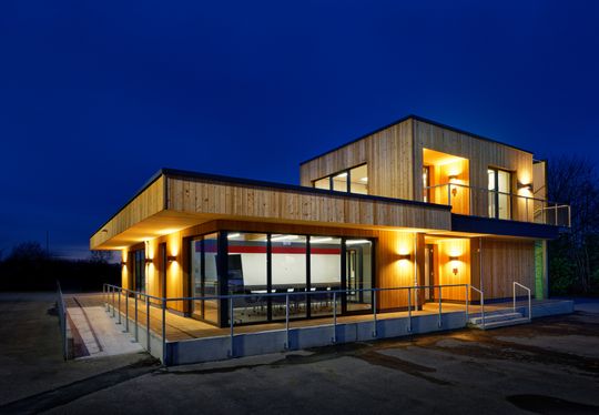 (Die Pflanzenwand wurde im Forscherhaus installiert, welches auf der Wiederverwendung eines circa 40 Quadratmeter großen zweigeschossigen Mock-ups basiert. Foto: Brüninghoff)