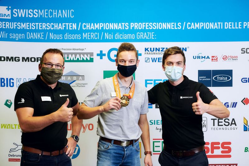 Gil Beutler und die Experten bei der Siegerehrung. (Bild: © Manu Friederich)