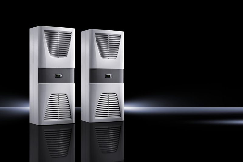 Bei den umfangreichen Prüfungen des TÜV Nord konnten alle Kühlgeräte der Rittal TopTherm-Serie, zu denen auch die „Blue e“-Kühlgeräte“ gehören, die angegebenen Leistungsdaten erreichen. (Bild: Rittal)