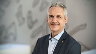 Dr. Martin Endlein, Leiter der Unternehmenskommunikation der Deutschen Automobil Treuhand (DAT), stellt sich im ersten digitalen Infoformat des ZDK Fragen zur momentanen gesellschaftlichen Wahrnehmung des Automobils. (Bild: DAT)
