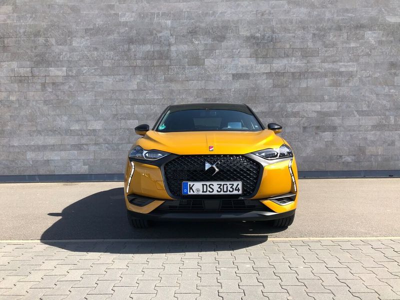 ... sowie die schwungvollgezeichneten Kotflügel samt Matrix-LED-Scheinwerfer gehen in Richtung Haute Couture. (Jens Scheiner/»Automobil Industrie«)