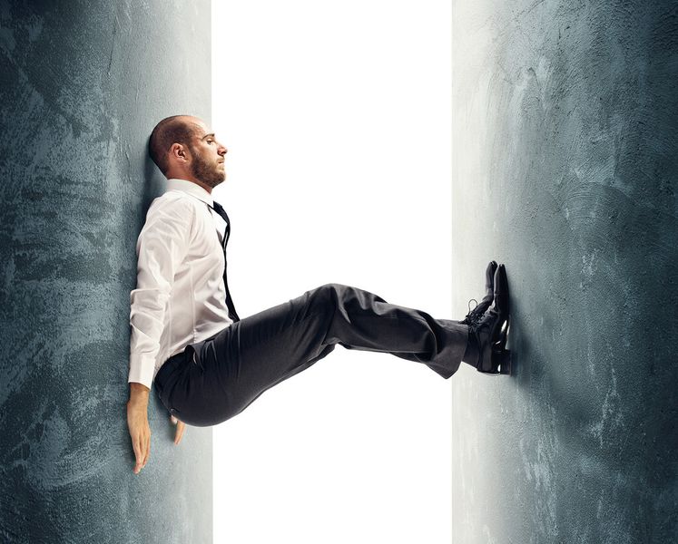 In der vernetzten Produktion lastet auf den Beschäftigten ein hoher Druck, der von den Unternehmen abgefedert werden muss. (© alphaspirit - Fotolia)