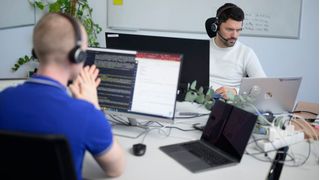 Um im Notfall eine Aufschaltung auf das TI-Gateway zu ermöglichen, hat Telekonnekt die Einsatzbereitschaft seiner Support-Mitarbeitenden sichergestellt. (Bild: © telekonnekt / Stefan M. Prager)