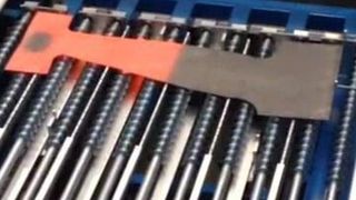 Der Thermische Printer von Schwartz wird in Presshärtelinien im Transferbereich zwischen Ofen und Presse integriert. (Bild: Schwartz)