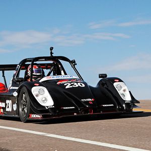 Das „Pikes Peak International Hill Climb“ in Colorado Springs, USA, ist das bekannteste Bergrennen der Welt. In diesem Jahr traten am 12. August erstmals auch Elektroautos in der Gesamtwertung an. Toyota ging mit dem TMG EV P002 an den Start. Das Fahrzeug ...