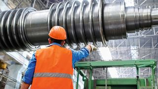 Robotik und Automatisierung schaffen dem Menschen Freiraum für kreatives Arbeiten. (Bild: Kateryna Babaieva/Pexels)