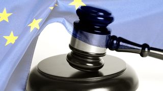 Unternehmen sollten sich rechtzeitig mit NIS2 beschäftigen. Im Oktober 2024 tritt die Richtlinie in Kraft. (Bild: studio v-zwoelf - stock.adobe.com)