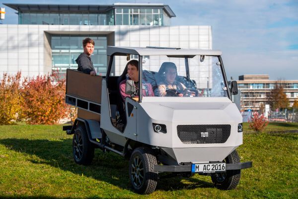 Mit dem Projekt „aCar“ der Technischen Universität München (TUM) soll Elektromobilität auch für die ländliche Bevölkerung in armen Regionen mit schlechter Infrastruktur nutzbar werden. (Bild: Andreas Heddergott / TU Muenchen)