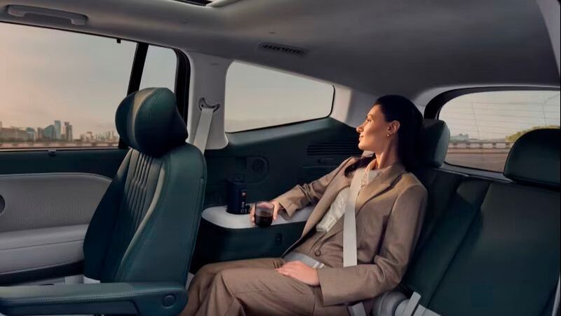 Optional stehen in der ersten und zweiten Reihe Relax-Sitze zur Verfügung, die sich komplett umlegen lassen. (Bild: Hyundai)