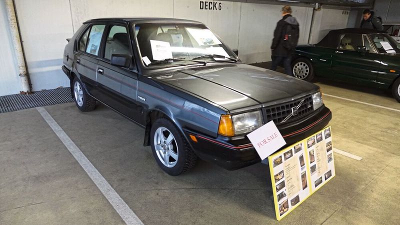 Hier gab es Traditionelles ebenso wie (ziemlich) Exotisches, etwa diesen Volvo 343. (Bild: Dominsky –  »kfz-betrieb«)