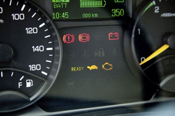 Der Fuso Canter E-Cell: Der erste in einer Kleinserie gefertigte rein elektrisch angetriebene leichte Lastwagen fährt emissionsfrei und nahezu geräuschlos.  (Daimler)