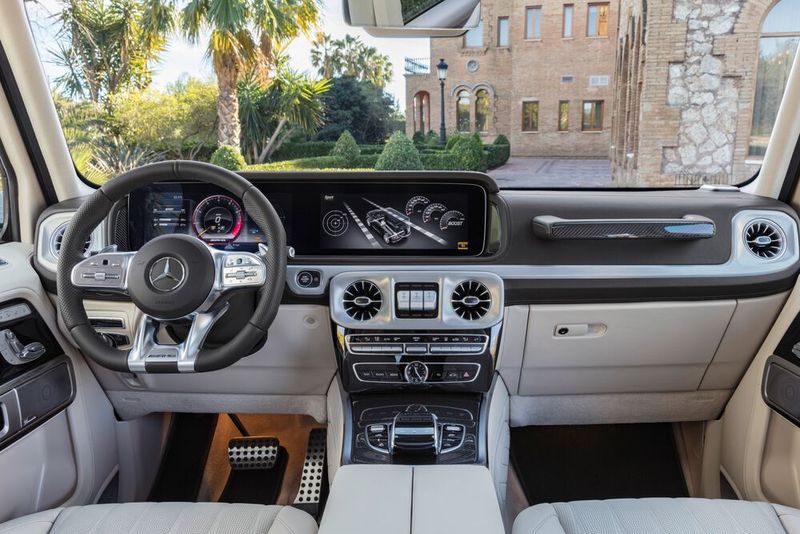 Stark modernisiert wurde der Innenraum der neuen G-Klasse. (Bild: Mercedes)