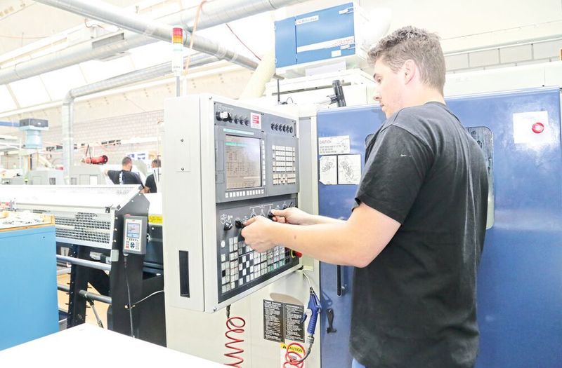 Mit den Muratec-­CNC-Doppelspindel-Drehmaschinen hat sich die Robert Ott AG auf nur einen Hersteller festgelegt, vor allem um effizient arbeiten zu können.  (Anne Richter, SMM)
