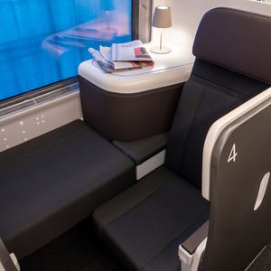 Bequem sitzt man in den Nox-Suites, selbst Raum zum Hochlegen der Füße ist vorhanden. Ab März 2027 verbindet Nox Hamburg mit München. (Bild:  © 2026 Richard Oed)