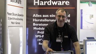 Stefan Stiegele präsentiert die neuen Hardware-Produktlinien seines Hauses. (Archiv: Vogel Business Media)