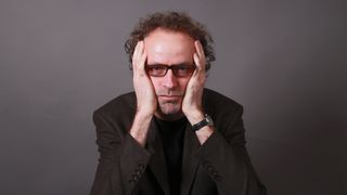Weniger Aufgaben, trotzdem genervt? Eine neue Studie zeigt, warum selbst Entlastung im Job zu Stress und emotionaler Erschöpfung führen kann, wenn die Kommunikation fehlt. (Bild: )