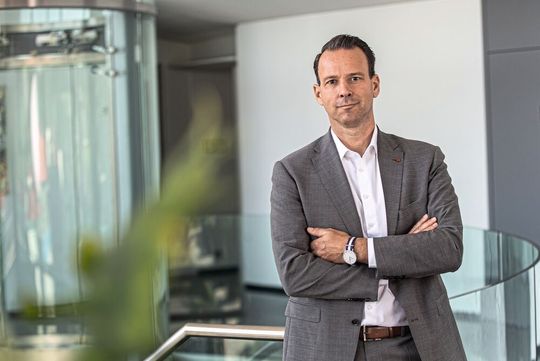 Torsten Philipp ist Geschäftsführer der Geislinger GmbH. Das österreichische Familienunternehmenwird mittlerweile bereits in vierter Generation geführt. Geislinger produziert unter anderemmaßgeschneiderte Kupplungen, Dämpfer, Wellen und Antriebsstranglösungen. Bei einemJahresumsatz von zuletzt 141,4 Millionen Euro (Geschäftsjahr 2024/2025) beschäftigt das Unternehmenrund 900 Mitarbeiter in fünf Ländern.(Bild:  Florian Stuerzenbaum)