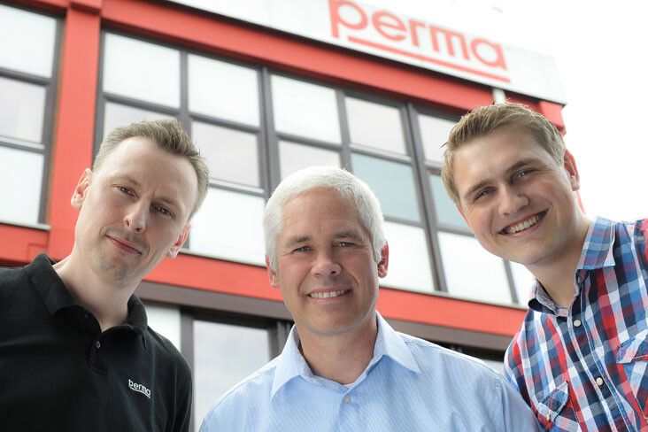 Das glückliche Team von Perma-tec (von links): Frank Wilm, Leiter Marketing, Kuno Bühner, Forschung und Entwicklung, Philipp Klöffel, Arbeitsvorbereitung. (Bild: Trumpf)