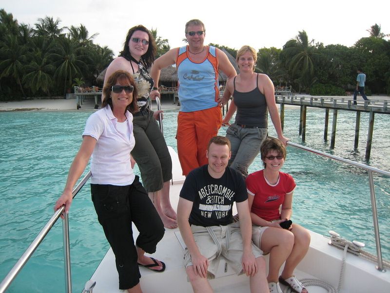 v.l.n.r.: Heike Hüttner und Andrea Gränitz (beide Epsilon), Martin Rüschendorf (O2), Heidi Grasberger (Netline). Vorne sitzend (v.l.n.r.): Wolfgang Röbig (Big Mobile), Franziska Roth (Epsilon) (Archiv: Vogel Business Media)