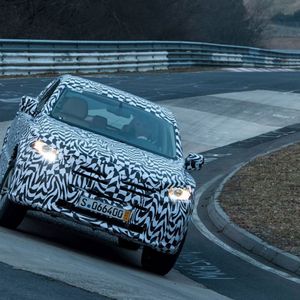 Noch gut getarnt: Der Borgward SUV auf der Nordschleife. Bei der diesjährigen IAA soll er dem Publikum vorgestellt werden.(Foto:  Borgward)