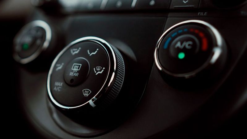 Kaum noch Tasten, immer größere Displays im Fahrzeug war jahrelang Trend. Nun gibt es in China ein Umdenken: Knöpfe feiern ihr Comeback.(Bild:  frei lizensiert bei Pixabay)
