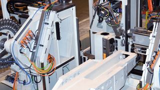 Bohreinheit der Grob-Sondermaschine zur Kreuzschlittenbearbeitung: Neben der Roba-Topstop am Kugelgewindetrieb sind in jedem Fahrständer zwei Roba-Guidestop Sicherheitsbremsen verbaut. (Bild: Grob-Werke)