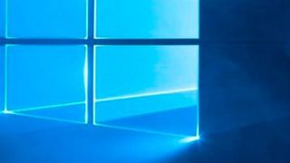 Kaspersky aus, Windows Defender an: Antivirusspezialist Kaspersky Labs hat beim Bundeskartellamt gegen Microsoft eingereicht. Nach Ansicht von Firmengründer Eugene Kaspersky missbraucht der Betriebssystemhersteller seiner marktbeherrschende Position, um in Windows 10 Drittanbieter von Sicherheitssoftware zugunsten der hauseigenen Lösung zu benachteiligen.  (Bild: Kaspersky Labs / Screenshot Windows 10 (Microsoft))