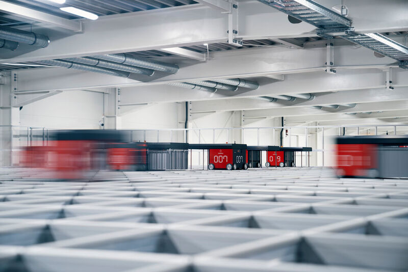 Autostore ist das schnellste Order-Fulfillment-System pro Quadratmeter Hallenfläche am Markt, indem es die höchste Lagerdichte mit einer sehr hohen Durchsatzleistung kombiniert.