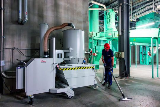 Im Fokus der Powtech-Präsentation: Große Absauganlagen für den Einsatz in der Schüttgutverarbeitung.(Bild:  Ruwac)