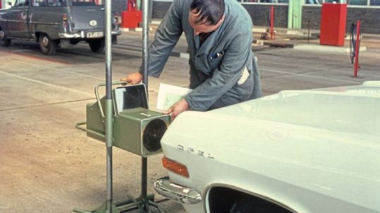 Der Licht-Test in den Sechzigerjahren.(Bild:  TÜV Rheinland)