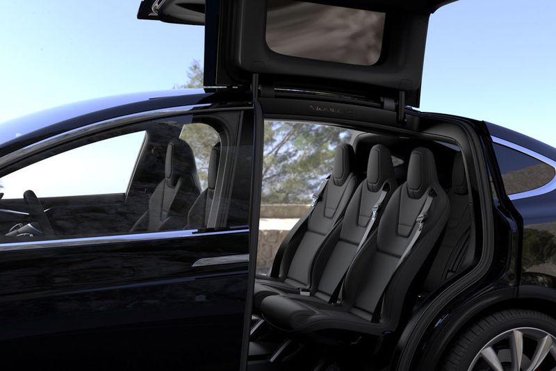 Größe zahlt sich aus: Im Tesla Model X können bis zu sieben Passagiere mitreisen. (Tesla)