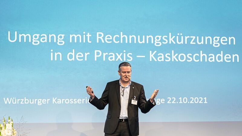 Der Kaskoschaden stand im Fokus des Vortrags von Rechtsanwalt Henning Hamann, Geschäftsführer Kanzlei Voigt GmbH.  (Stefan Bausewein)