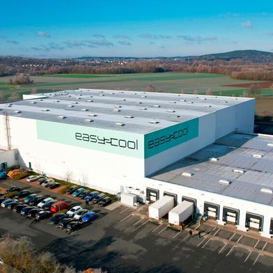Die Münchener Easy2cool GmbH hat sich auf die Produktion ökologischer Isolierverpackungen spezialisiert. Für den Ausbau nachhaltiger Verpackungs- und Fulfillmentlösungen bekommt das Unternehmen jetzt Mezzaninekapital. (Bild: Easy2cool)