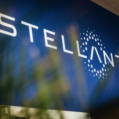 Der in puncto Automobilbau mehrere Marken unter sich vereinende Konzern Stellantis wird, wie so viele aus diesem Sektor, von Problemen geplagt. Welche das sind, und wie man dagegensteuern will, hat die dpa erfahren ... (Bild: Stellantis)