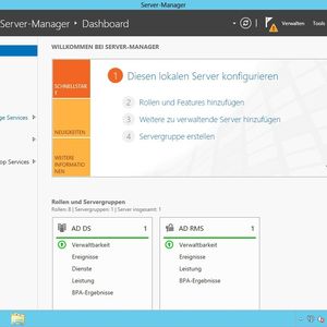 Der neue Server-Manager ist das zentrale Verwaltungstool in Windows Server 2012. Server fasst der Manager in Gruppen zusammen. Über das Menü Ansicht blenden Administratoren zunächst den Willkommenskachel aus und erhalten so deutlich mehr Platz. Durch einen Klick auf Lokaler Server konfigurieren Administratoren verschiedene Einstellungen wie die Sicherheitskonfiguration des IE.