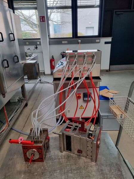 Thanks to the improved cleaning economy, eight instead of the previous four cooling channels can be connected for flow-monitored rinsing. (Source: Wattec)