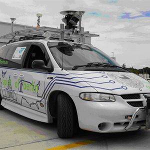 Das fahrerlose Auto "Spirit of Berlin" der FU Berlin mit 3D-Laser-Scanner des  Fraunhofer IAIS  bei der DARPA Urban Challenge 2007