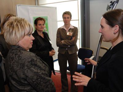 In Gruppenarbeit intensivierten die Unternehmerinnen die Theorie. (Archiv: Vogel Business Media)