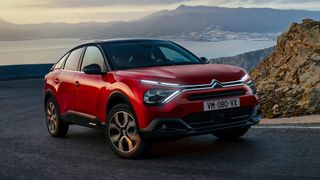 Bei Einheiten des Citroën C4 aus den Baujahren 2021 bis 2023 könnte das Mikrofon des Notrufsystems ausfallen. (Bild: Stellantis/Citroën)
