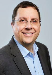 Prof. Dr. Marco Platzner vom Institut für Informatik der Universität Paderborn, nutzt FPGAs für energieeffizientere tiefe neuronale Netze. (Bild:  Universität Paderborn)