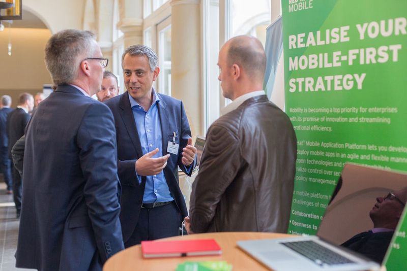 Gute Gespräche gabe es am Stand von VMware/AirWatch mit Dominic Schmidt-Rieche. (www.offenblen.de)